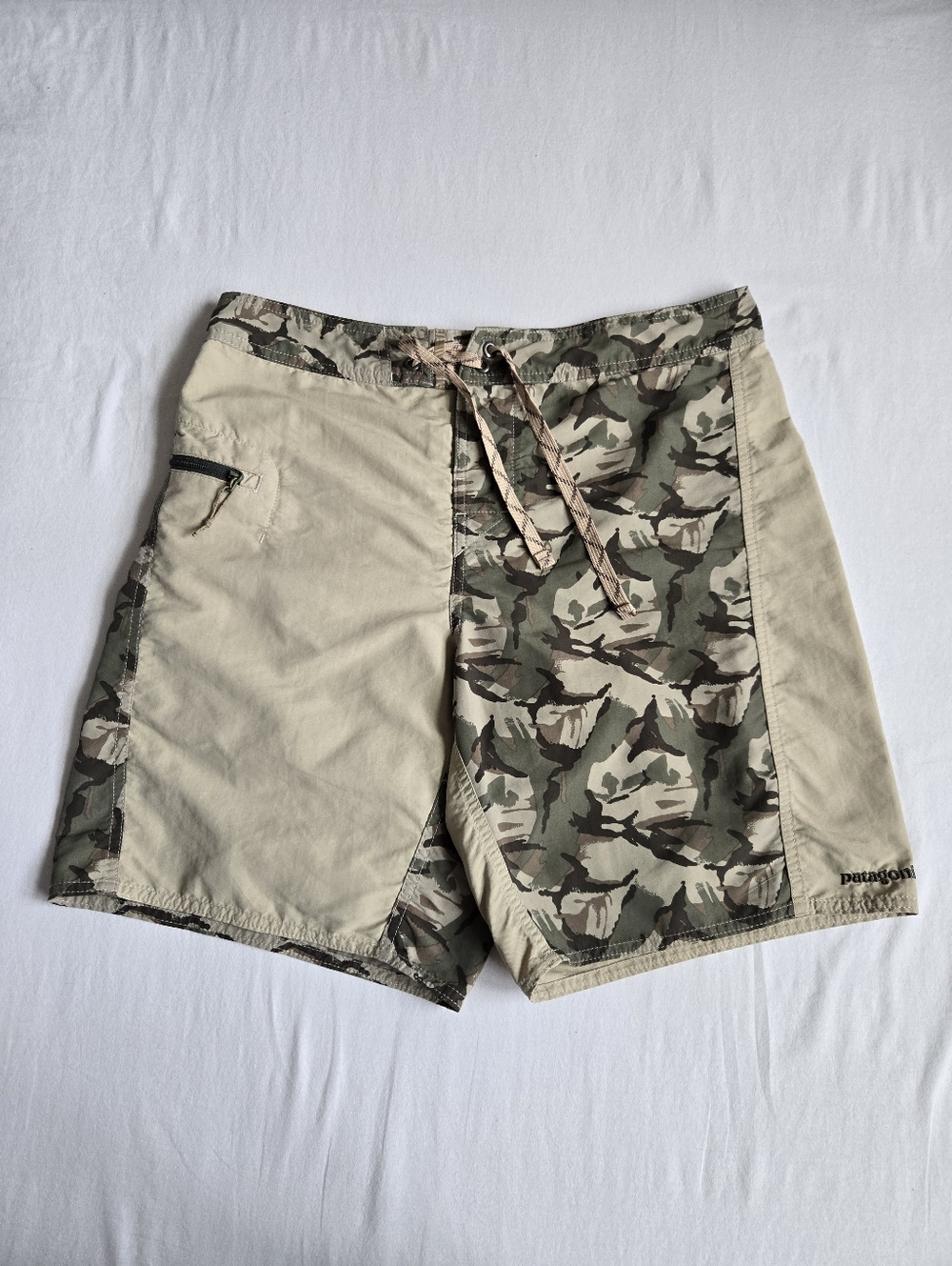 Patagonia Wavefarer Boardshorts Camo Camoflage Pattern Green Size 30